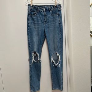 American Eagle Strigid mom jeans